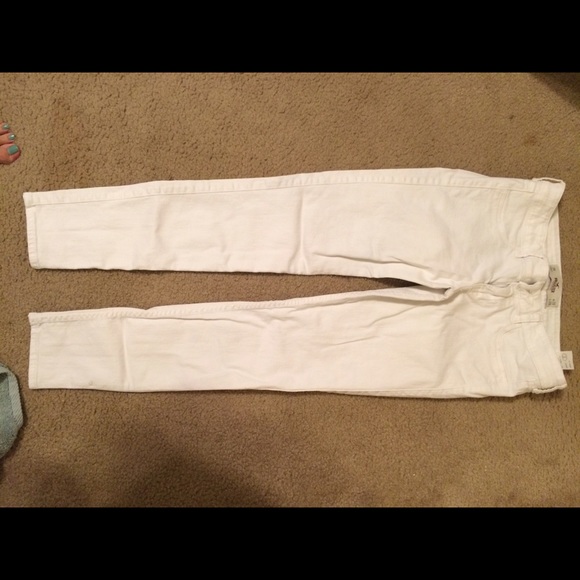 Hollister white skinnies; 7r
