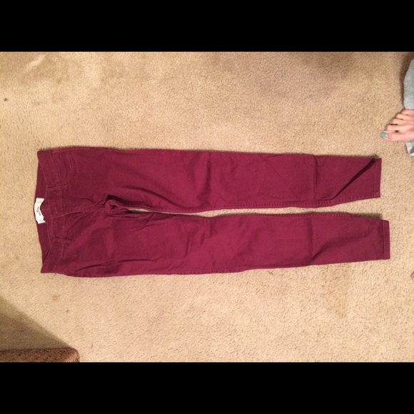 Hollister burgundy skinnies; 5R