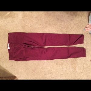 Hollister burgundy skinnies; 5R