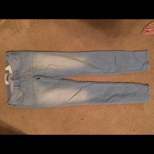 Hollister light wash skinnies; 7R ****TRADED****