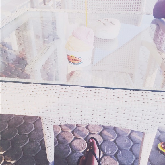 Meet your Posher, Gloria