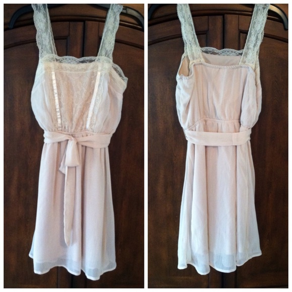 XHILARATION Cream Dress Size Small