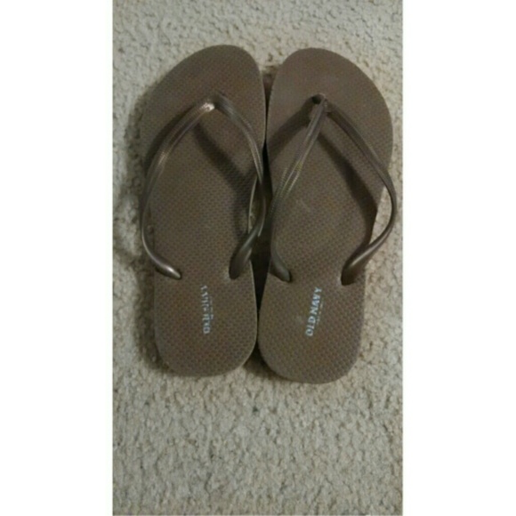 ❌MUST GO❌ MAKE AN OFFER Old Navy brown flip-flops