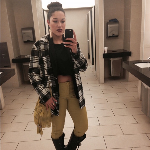 Meet your Posher, Cindy - Picture 2 of 4