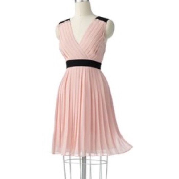 Elle Dresses & Skirts - Beautiful black & pale pink pleated dress