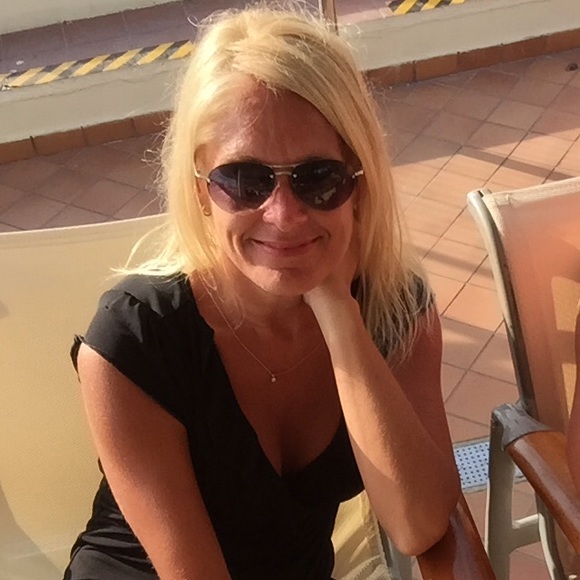 Meet your Posher, Lori - Picture 1 of 1