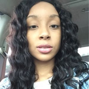 Meet your Posher, Amira