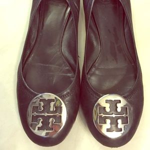 Black leather Silver Logo Tory Burch Reva Flats