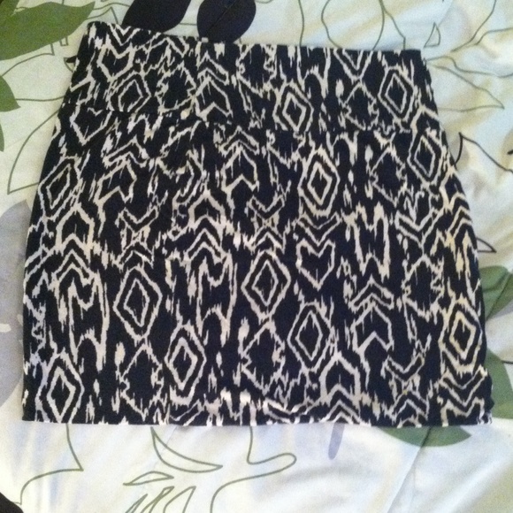 Charlotte Russe Tight Aztec Skirt - Picture 1 of 2