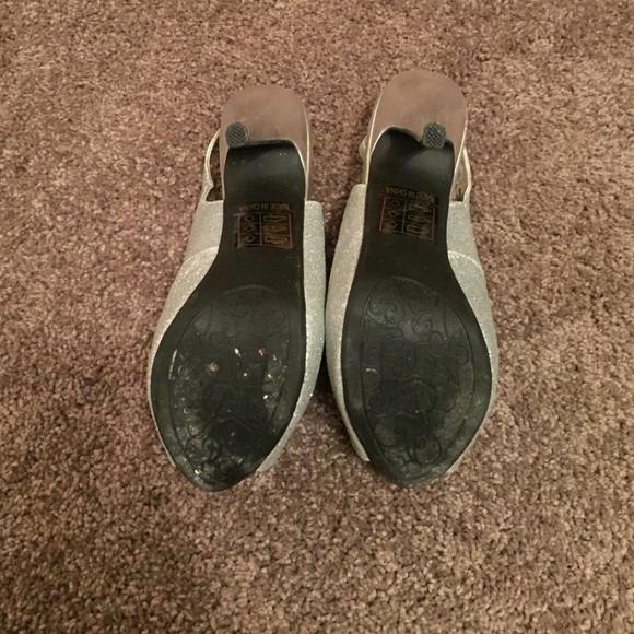 Silver sparkly heels - Picture 3 of 4