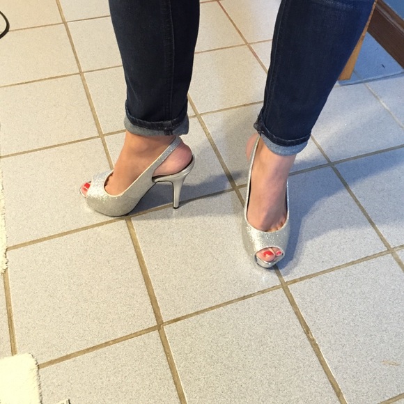 Silver sparkly heels - Picture 4 of 4