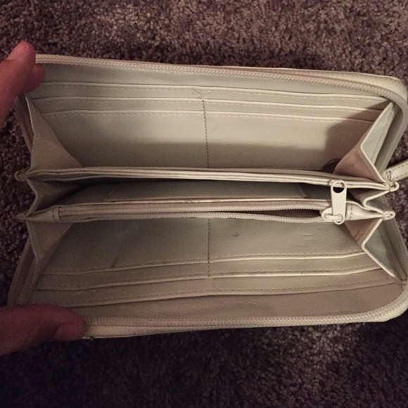 Kenneth Cole Wallet - Picture 2 of 4