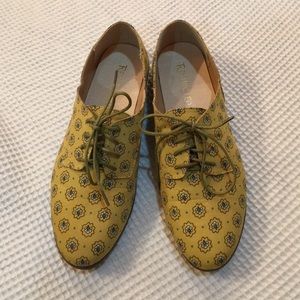 PRICED TO SELL Great Fall Shoe, Size 8.5, like new