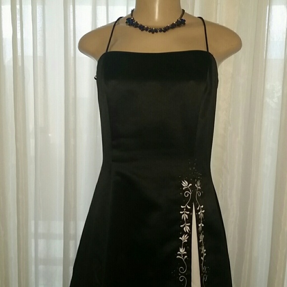 Formal black and white dress - Picture 2 of 4