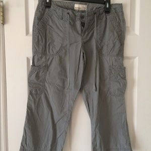 Old Navy Cargo Capri pants