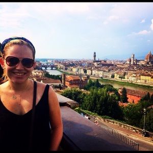 Meet your Posher, Danielle