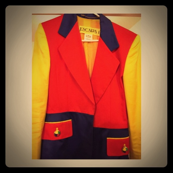 Gently used vintage Escada blazer mint condition!