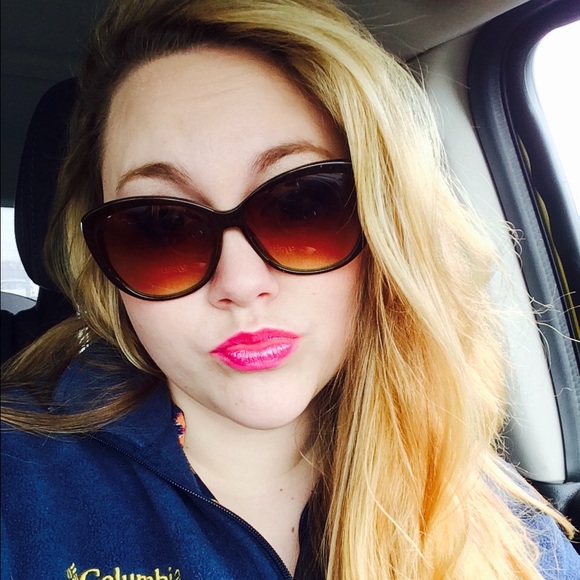 Meet your Posher, Bridgette - Picture 1 of 1