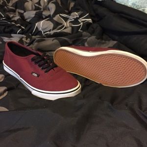 Maroon vans off the walls w/ black laces