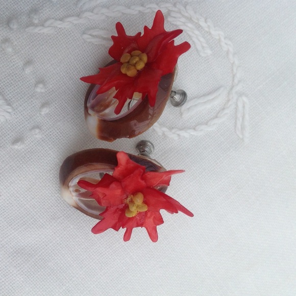 Vintage shell and flower earrings - Picture 3 of 4