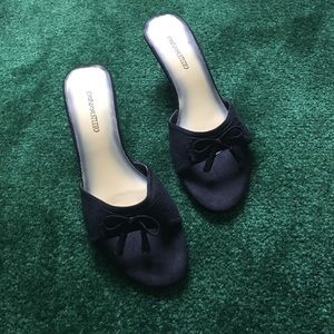 Navy blue kitten heel shoes