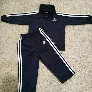 🏃Adidas jogging outfit🏃