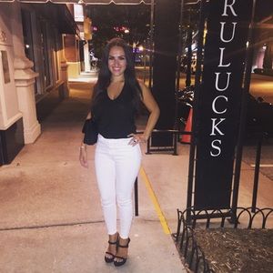 Meet your Posher, Valona