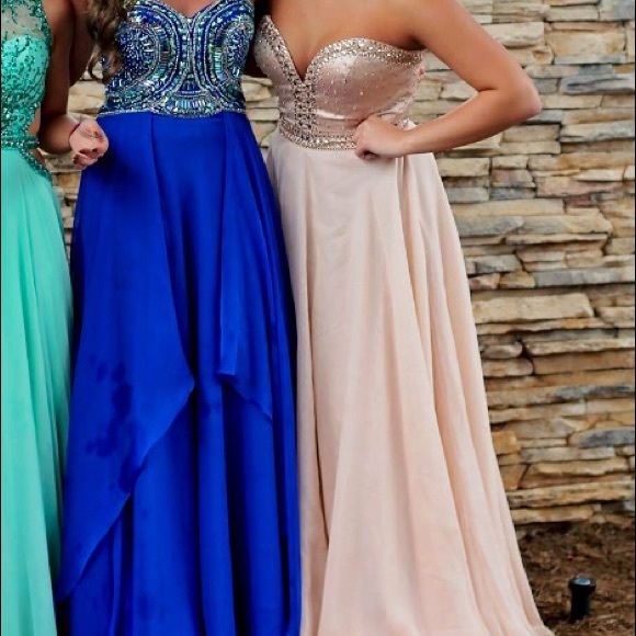 Sherri hill nude - Picture 2 of 2