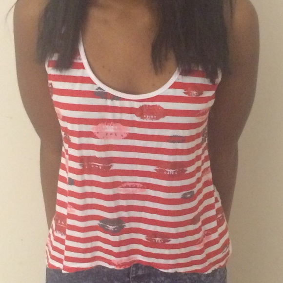 Red and white shirt with a crocheted back