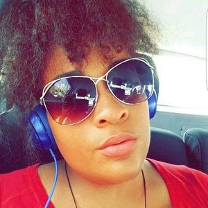 Meet your Posher, Aisha