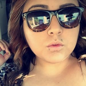 Meet your Posher, Daniela