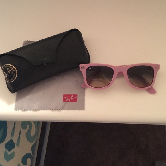 Pink Ray Bans!