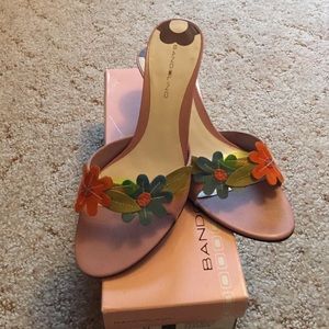 Bandolino Flower Power kitten heels