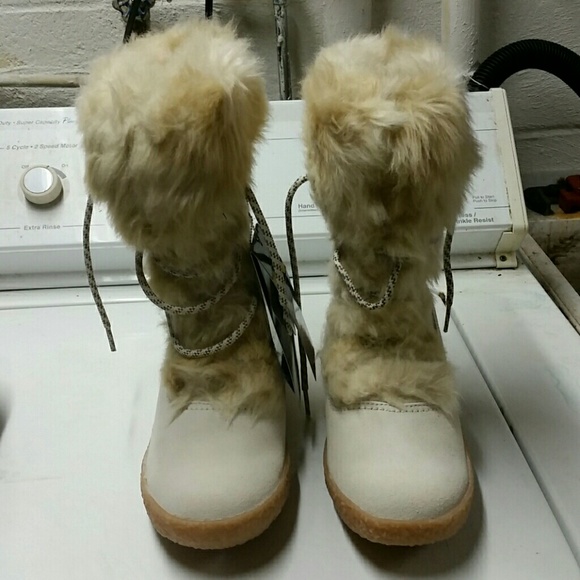 Off white winter boots NEW