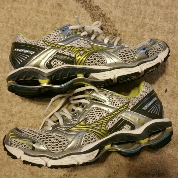 Mizuno running shoes