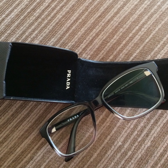 prada frame