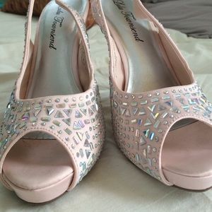 Pink Sparkly Pumps!