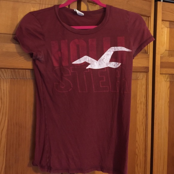 Hollister graphic tee