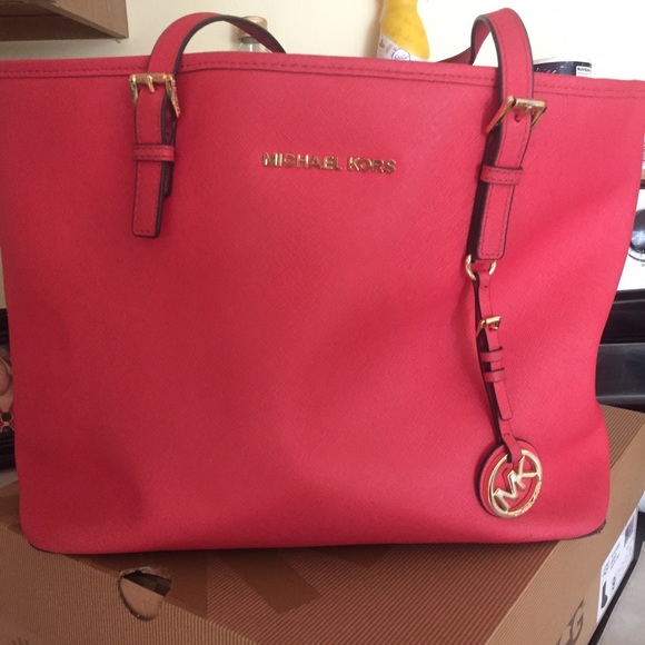 Authentic Michael Kors large tote in watermelon - Picture 1 of 4