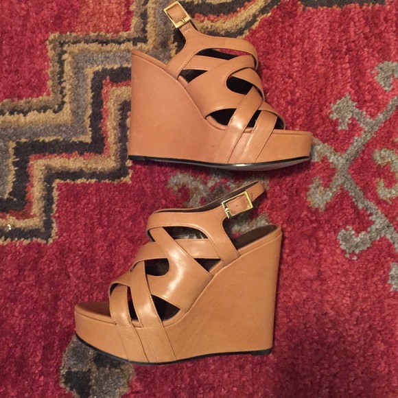 Vince Camuto Shivona tan leather wedges size 7.5