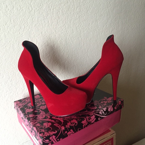 Red Velvet Heels - Picture 2 of 2