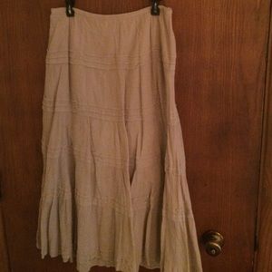 Beige textured skirt lined