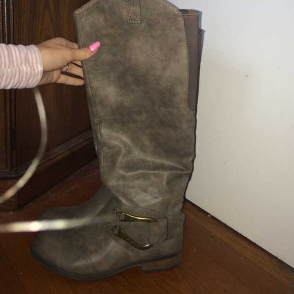 Gray Knee High Boots 🍂❄️