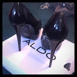 Brand new never worn Aldo heels