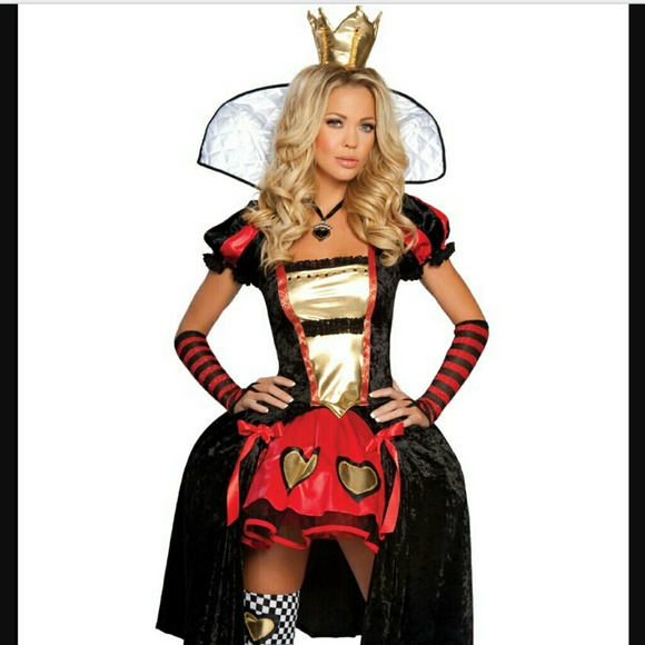 Queen of hearts and toddler alice and wonderland