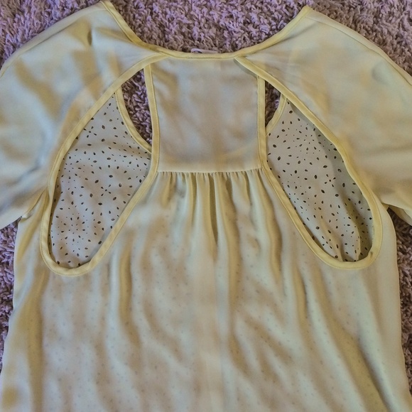 Yellow 3/4 length sleeve button up. - Picture 3 of 4