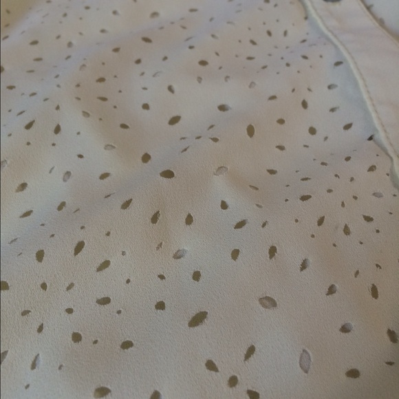 Yellow 3/4 length sleeve button up. - Picture 4 of 4