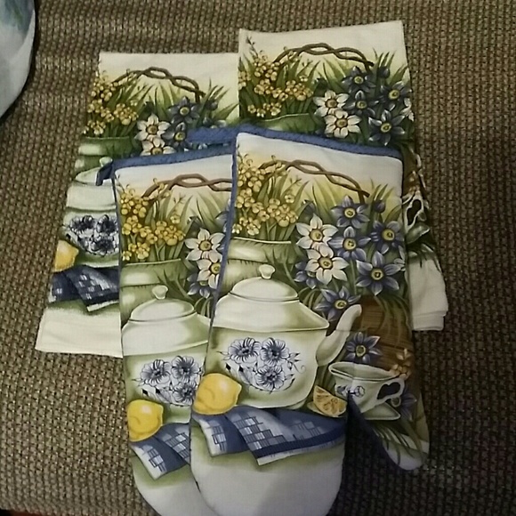 Potholder kitchen towel set