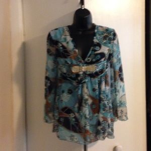 Sheer flowering and flowing top