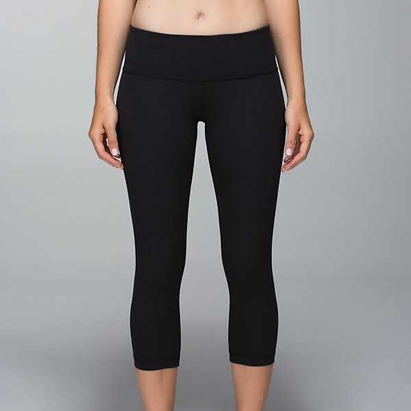 Lululemon wonder under crop size 6